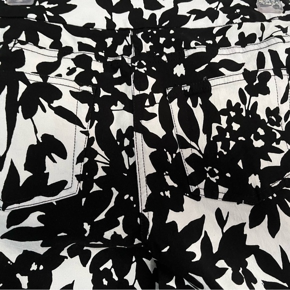 Petite medium, cropped, black and white stretch pants - Picture 2 of 4
